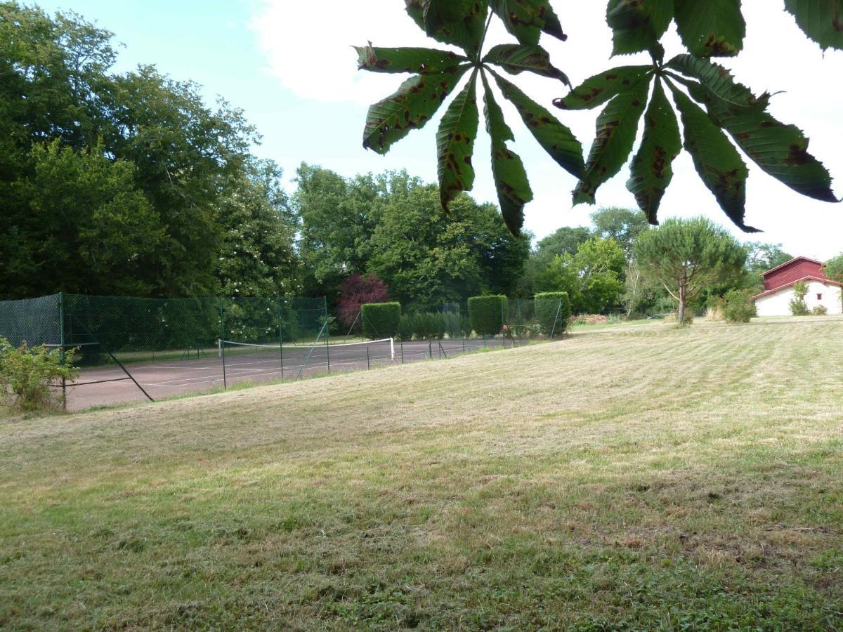 Chateau Rosemont - Grande Maison Familiale Campagne Dans Le Medoc Avec Piscine Et Tennis A 15 Mn Bordeaux Labarde Exterior foto